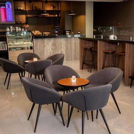 Camino Real Fashion Drive Monterrey Hotel San Pedro Garza Garcia Ngoại thất bức ảnh The lounge at the airport