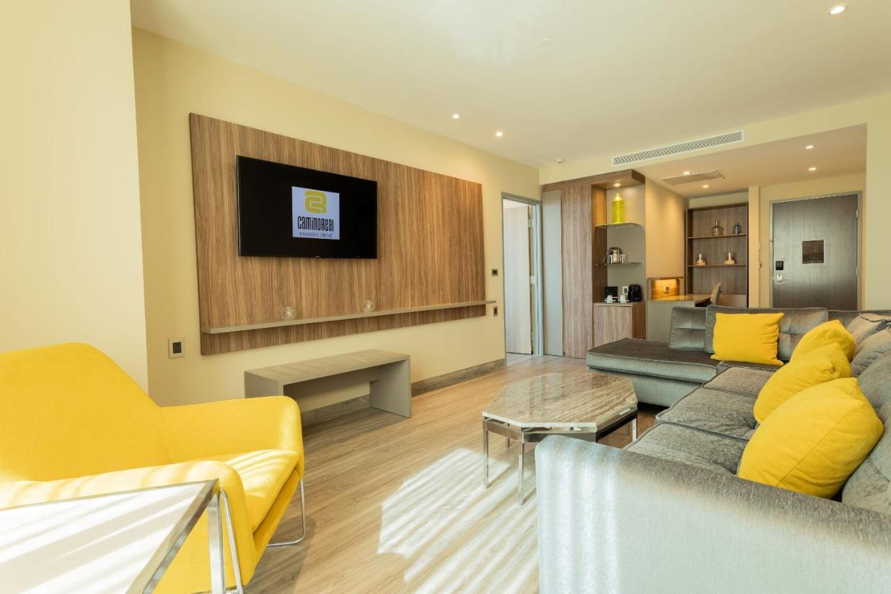 Camino Real Fashion Drive Monterrey Hotel San Pedro Garza Garcia Ngoại thất bức ảnh A suite at the hotel