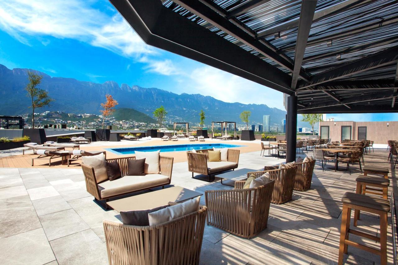 Camino Real Fashion Drive Monterrey Hotel San Pedro Garza Garcia Ngoại thất bức ảnh The hotel's rooftop pool