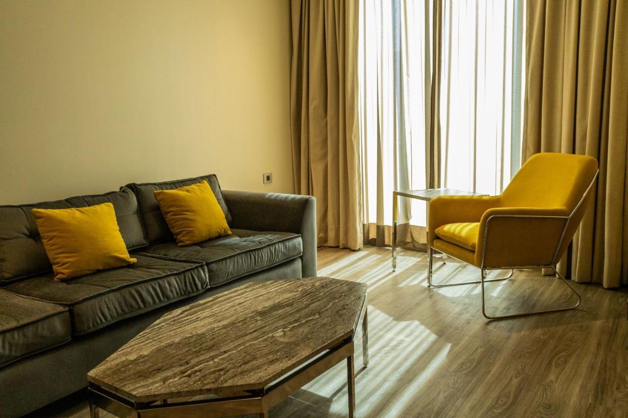 Camino Real Fashion Drive Monterrey Hotel San Pedro Garza Garcia Ngoại thất bức ảnh A living room at the hotel