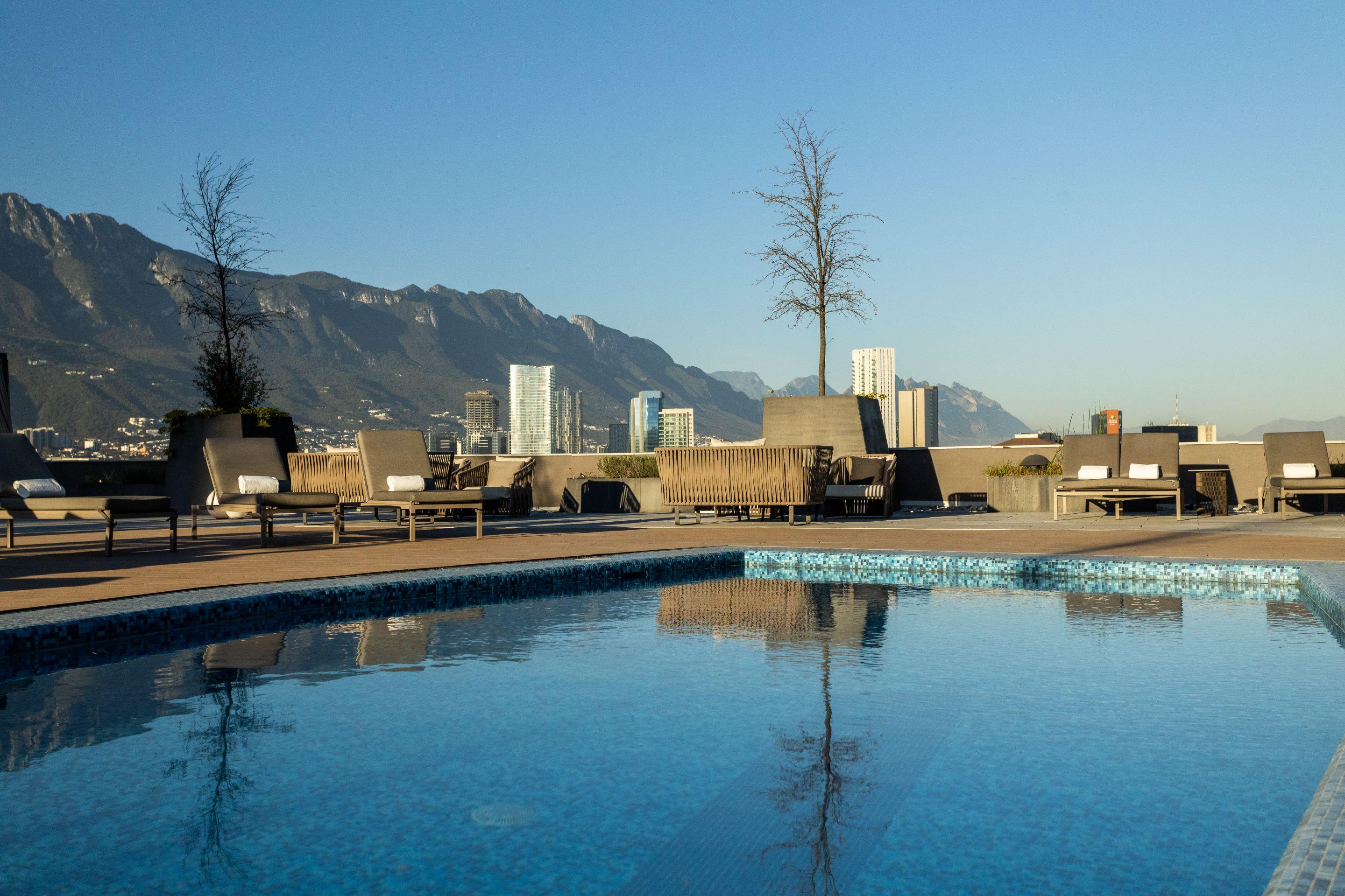 Camino Real Fashion Drive Monterrey Hotel San Pedro Garza Garcia Ngoại thất bức ảnh View of the city from the hotel