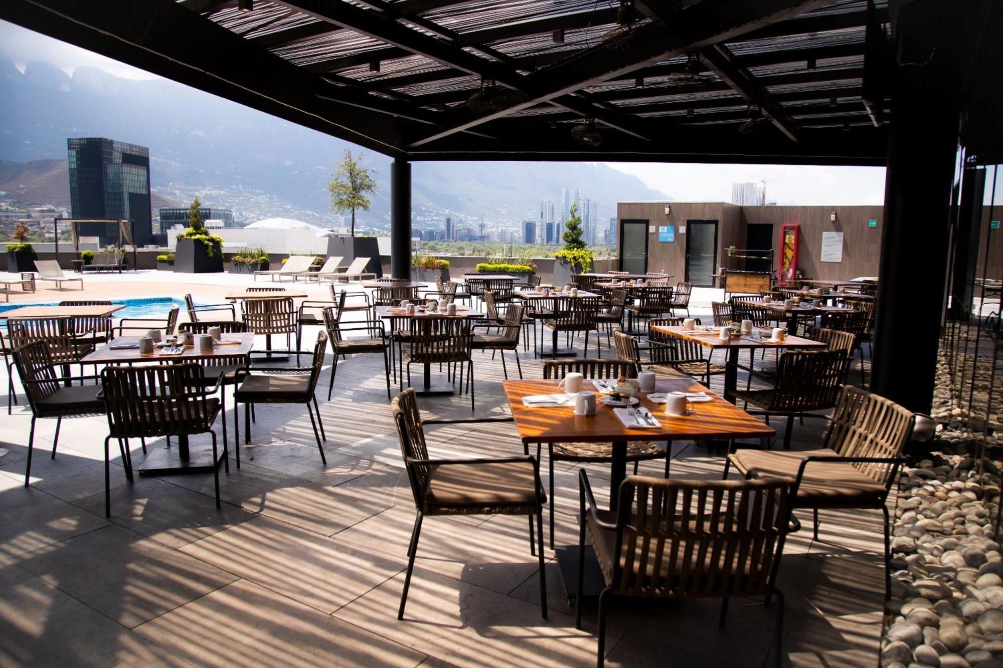 Camino Real Fashion Drive Monterrey Hotel San Pedro Garza Garcia Ngoại thất bức ảnh Rooftop restaurant