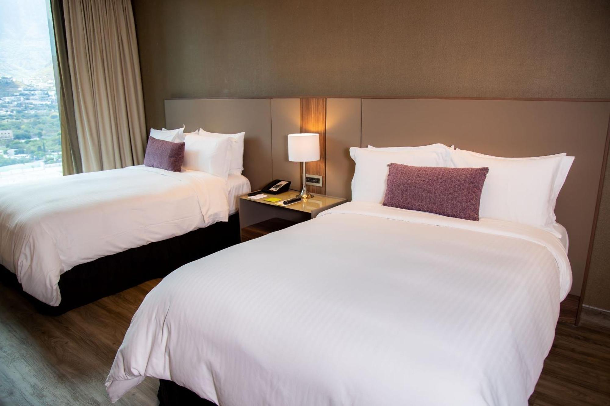 Camino Real Fashion Drive Monterrey Hotel San Pedro Garza Garcia Ngoại thất bức ảnh A room at the hotel