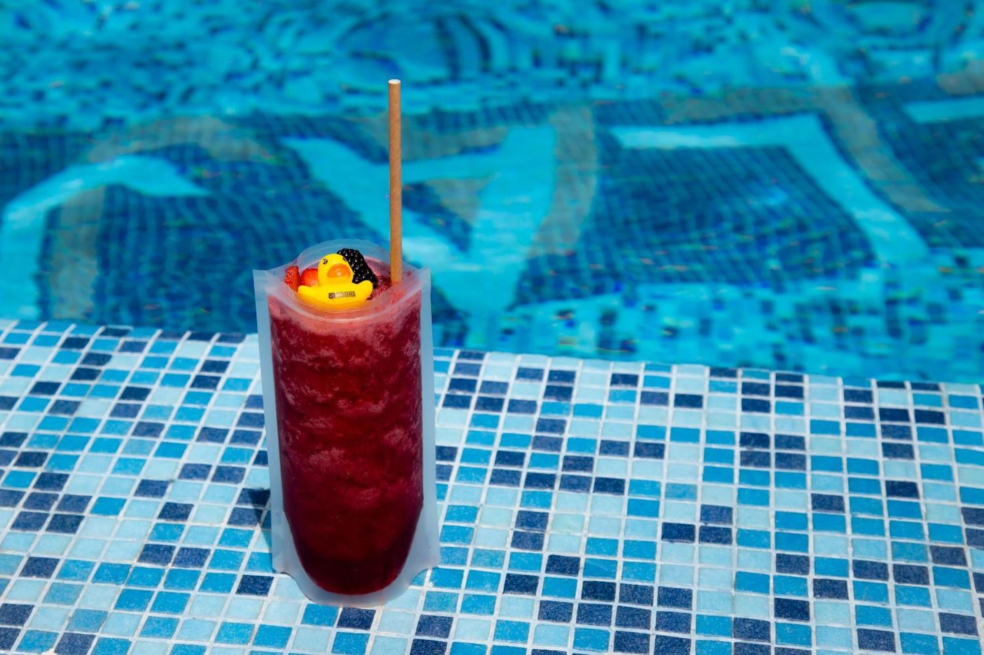 Camino Real Fashion Drive Monterrey Hotel San Pedro Garza Garcia Ngoại thất bức ảnh A frozen strawberry margarita